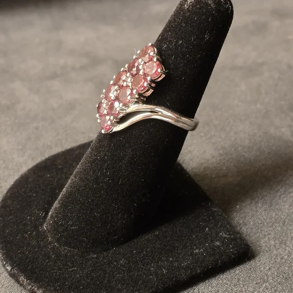 .925 Sterling Silver Wine Garnet Ring Ladies Size 6 - Picture 5 of 7
